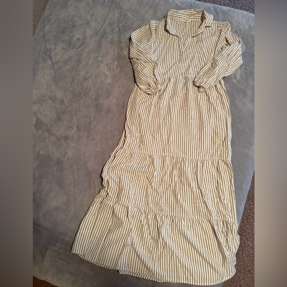 Striped Tiered Maxi shirt dress - Picture 2 of 4